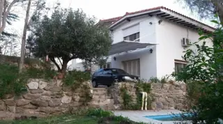 HERMOSA CASA EN VILLA DEL LAGO DE CUATRO DORMITORIOS, TRES BAÑOS ,PILETA , GRAN PARQUE foto 1