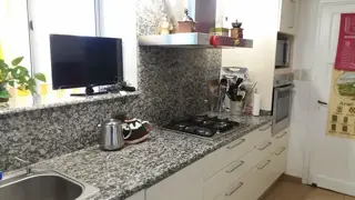 HERMOSA CASA EN VILLA DEL LAGO DE CUATRO DORMITORIOS, TRES BAÑOS ,PILETA , GRAN PARQUE foto 3