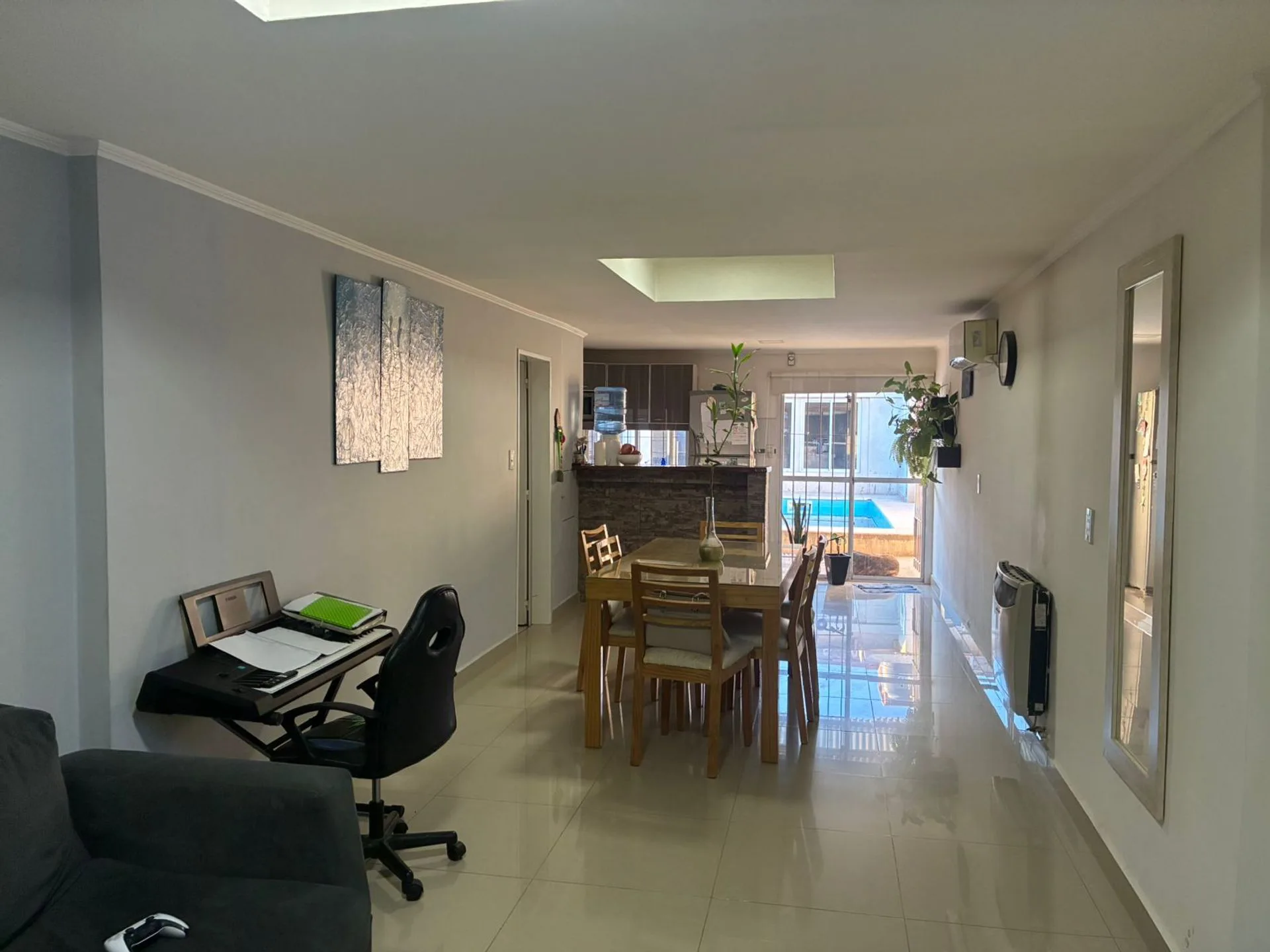 CASA EN VENTA CON QUINCHO Y PILETA EN VILLA REGINA foto 3