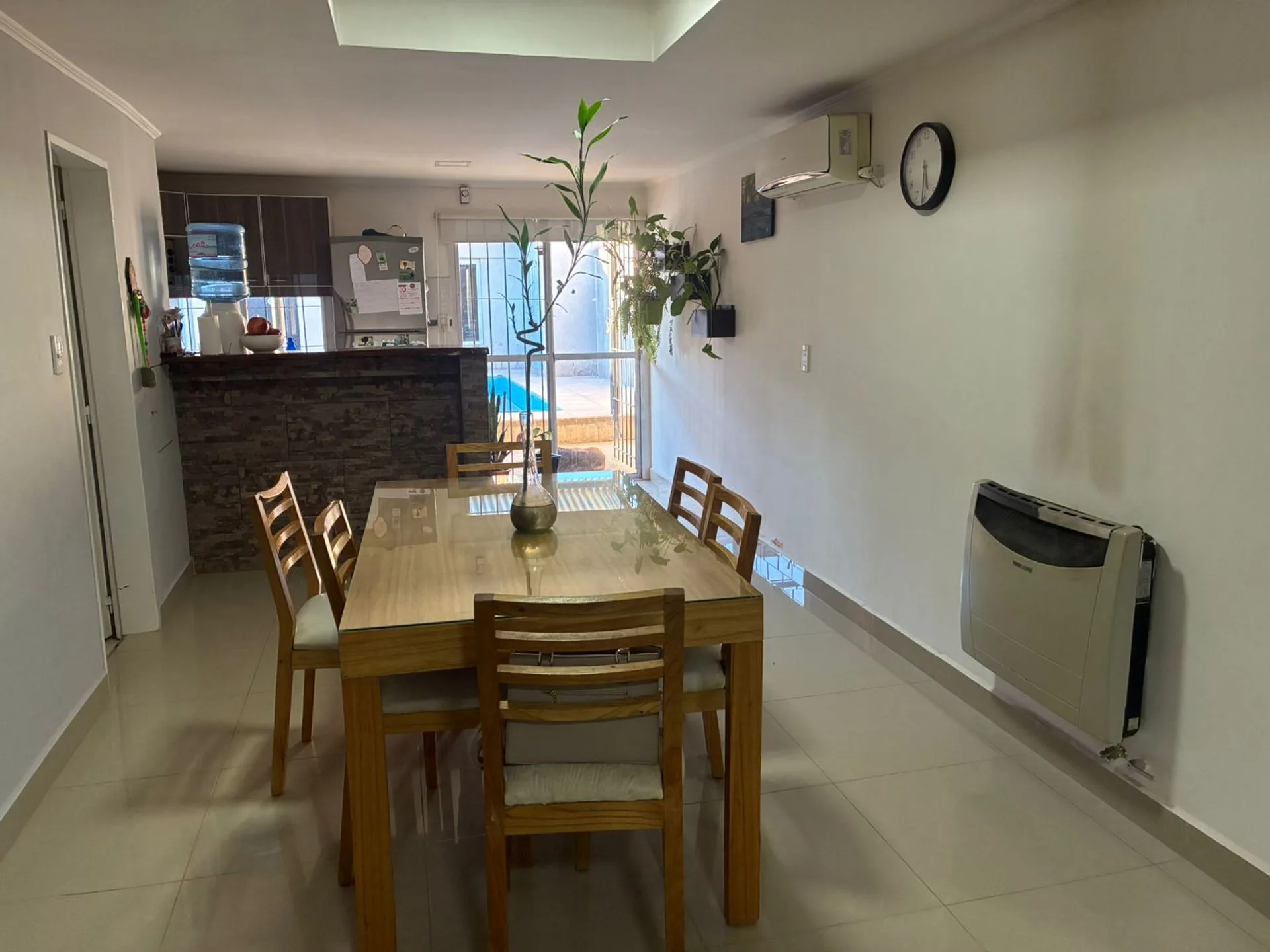 CASA EN VENTA CON QUINCHO Y PILETA EN VILLA REGINA foto 4
