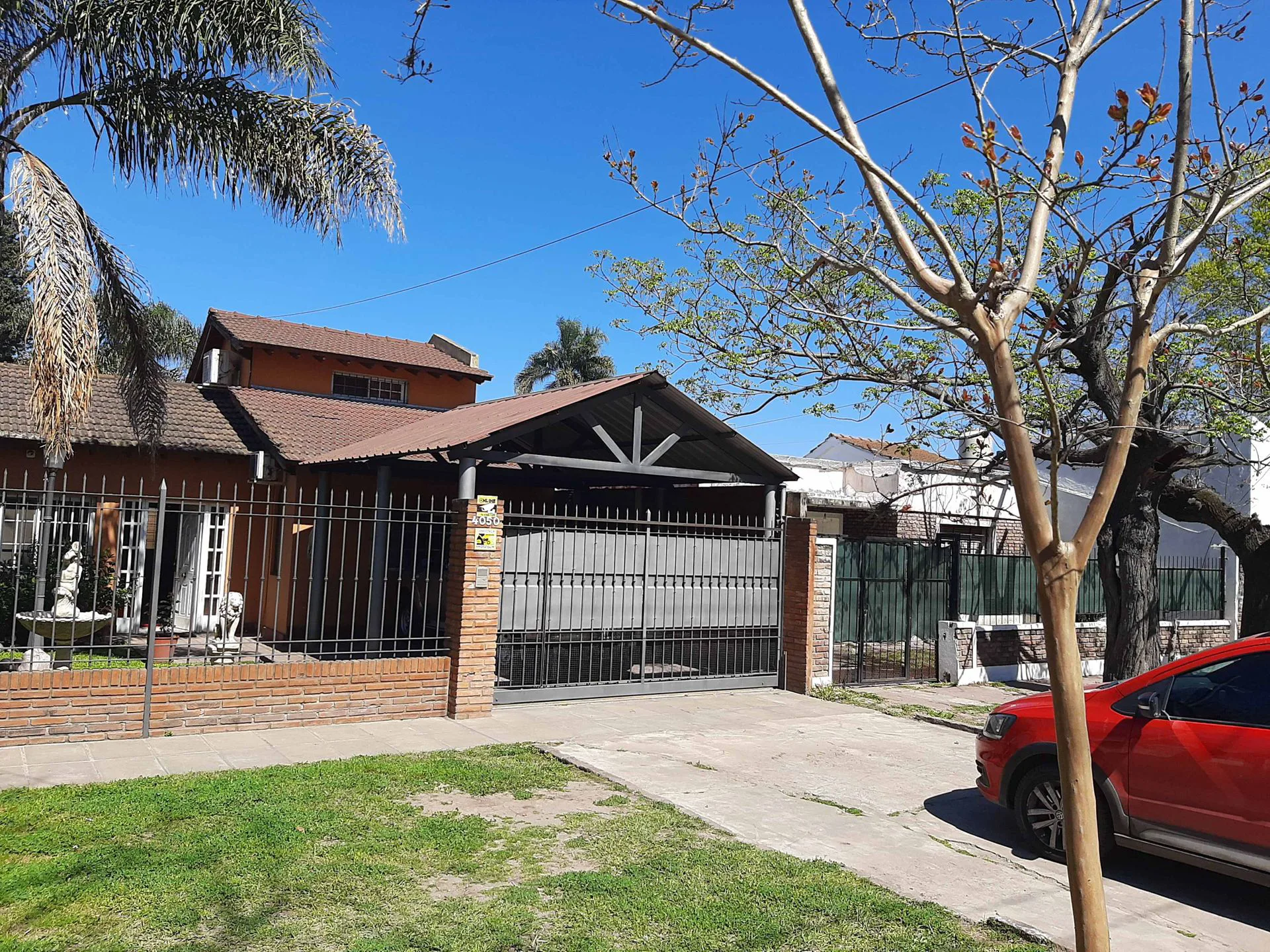 VENTA CASA CON PILETA BUENA ZONA MORENO foto 2