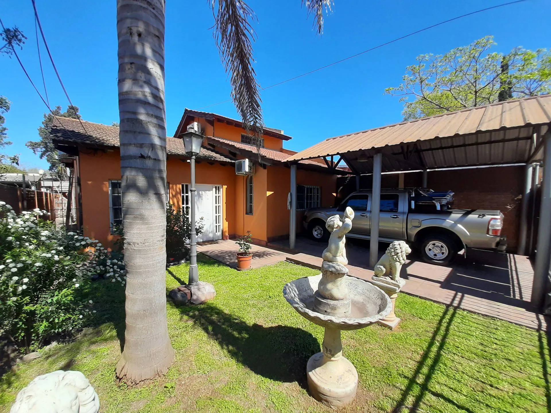 VENTA CASA CON PILETA BUENA ZONA MORENO foto 3
