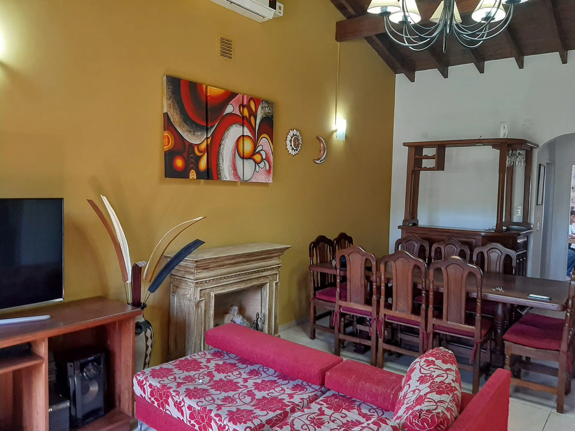 VENTA CASA CON PILETA BUENA ZONA MORENO foto 5