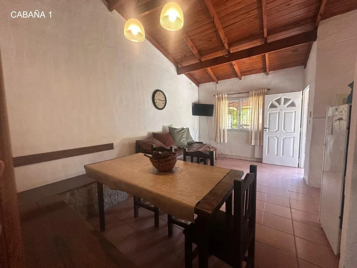Complejo de 2 cabañas de 3Amb con jardín y cochera foto 2