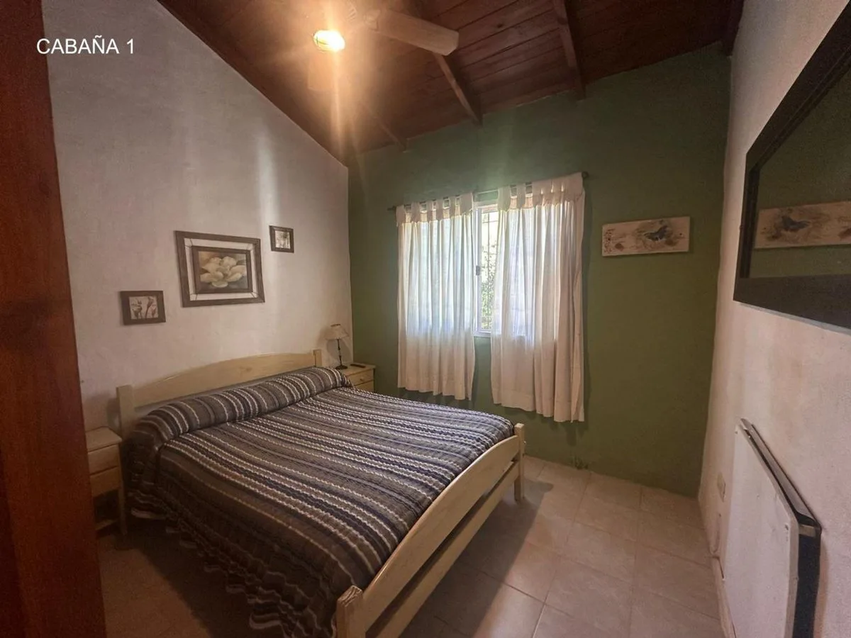 Complejo de 2 cabañas de 3Amb con jardín y cochera foto 3