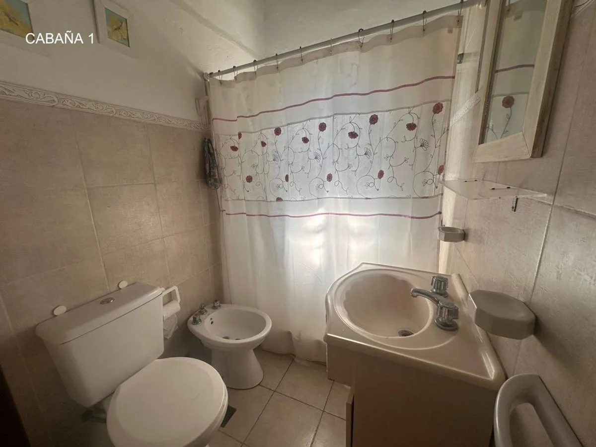 Complejo de 2 cabañas de 3Amb con jardín y cochera foto 5