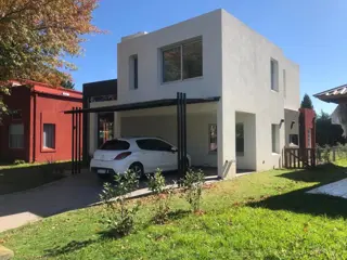 Casa en venta en Country Banco Provincia foto 2