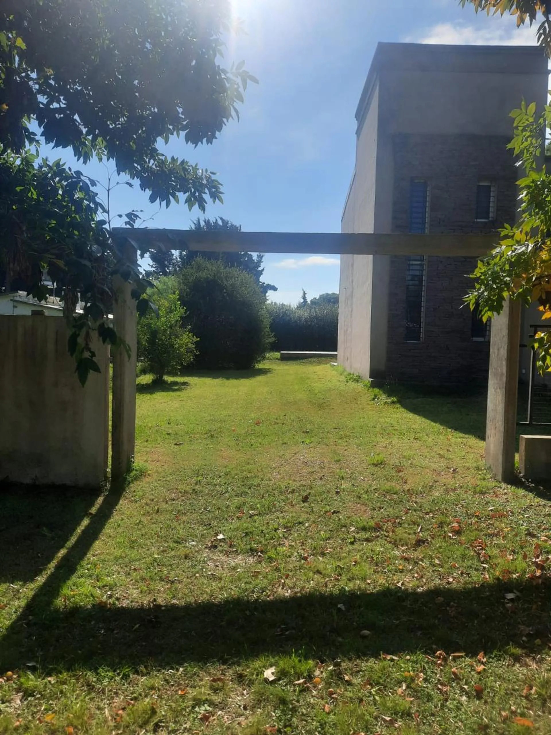 Casa 4 dorm - Pileta - Barrio Las Acacias foto 5
