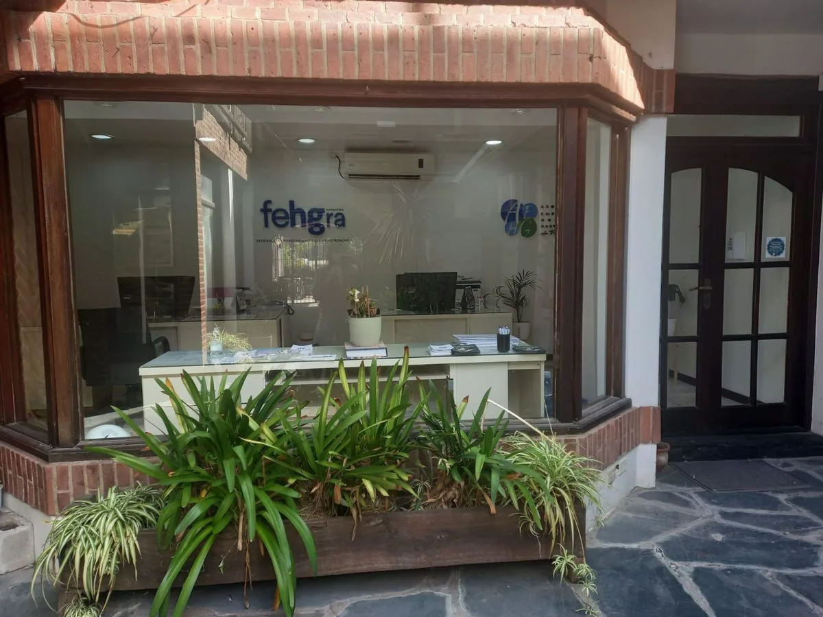 Venta local comercial  Pinamar centro foto 2