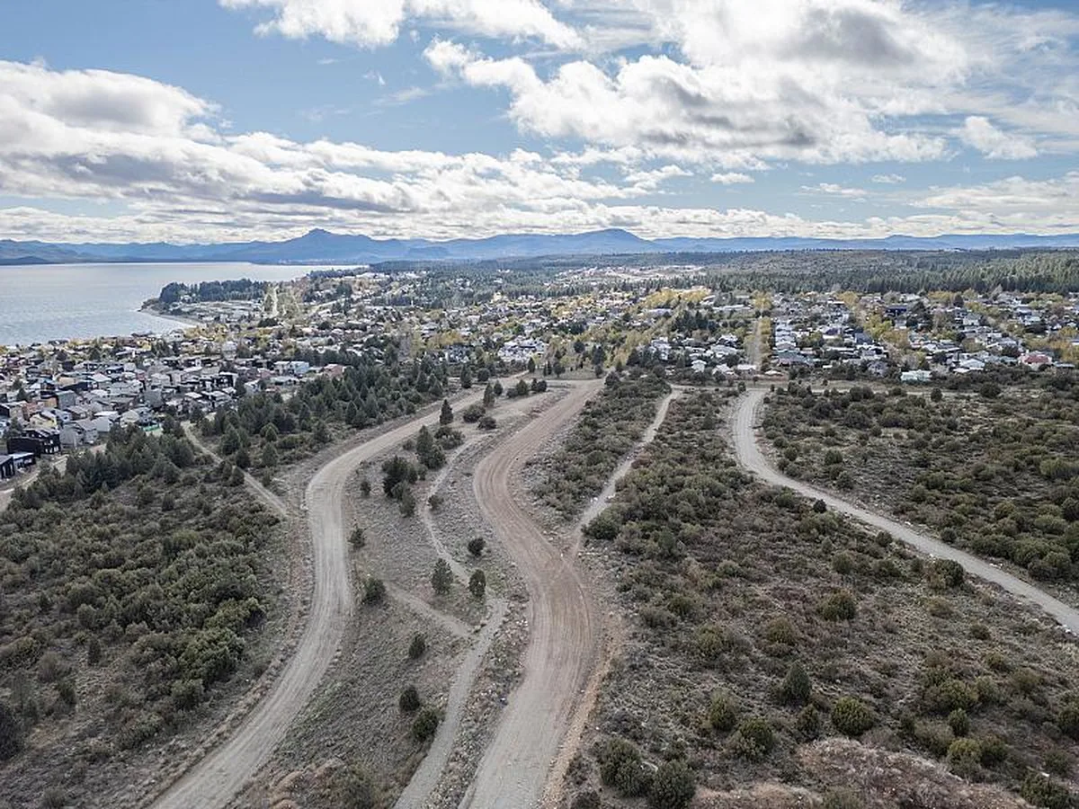 Bariloche del Este . - Lote: 13 - Manzana: 178 foto 2