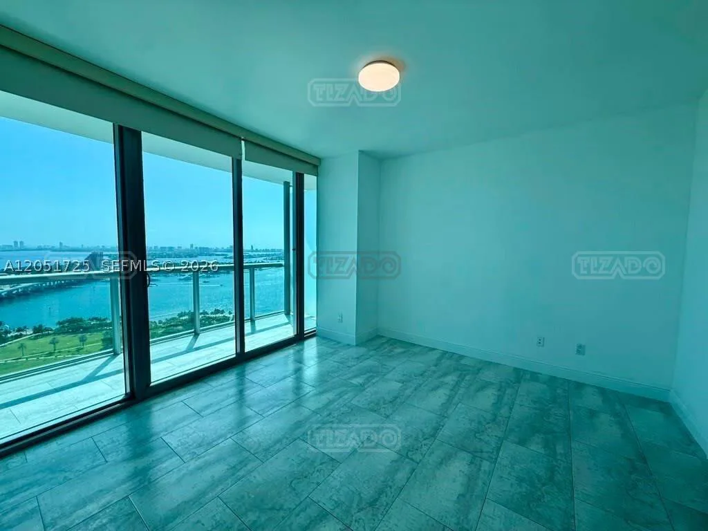 888 Biscayne Blvd #3611 800 foto 4