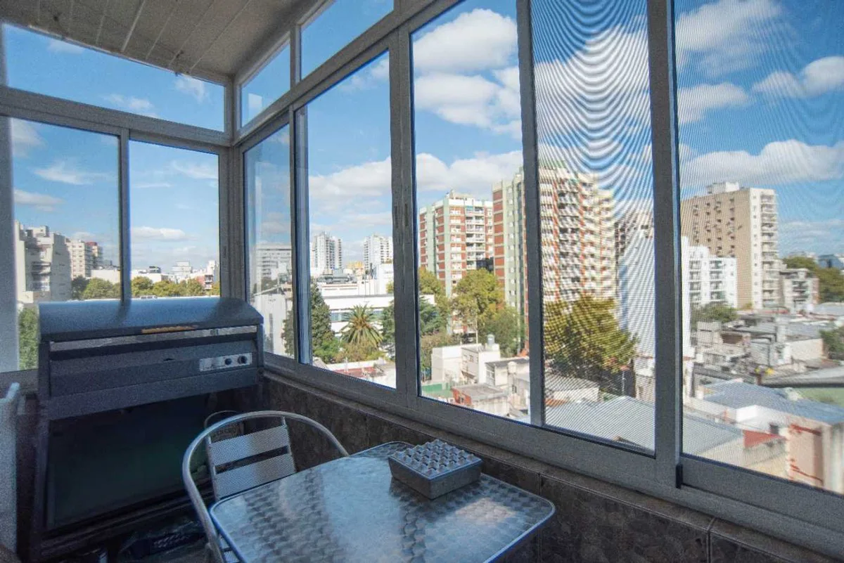 VENTA DEPTO 5 AMB C/BALCON y COCHERA V. CRESPO foto 3
