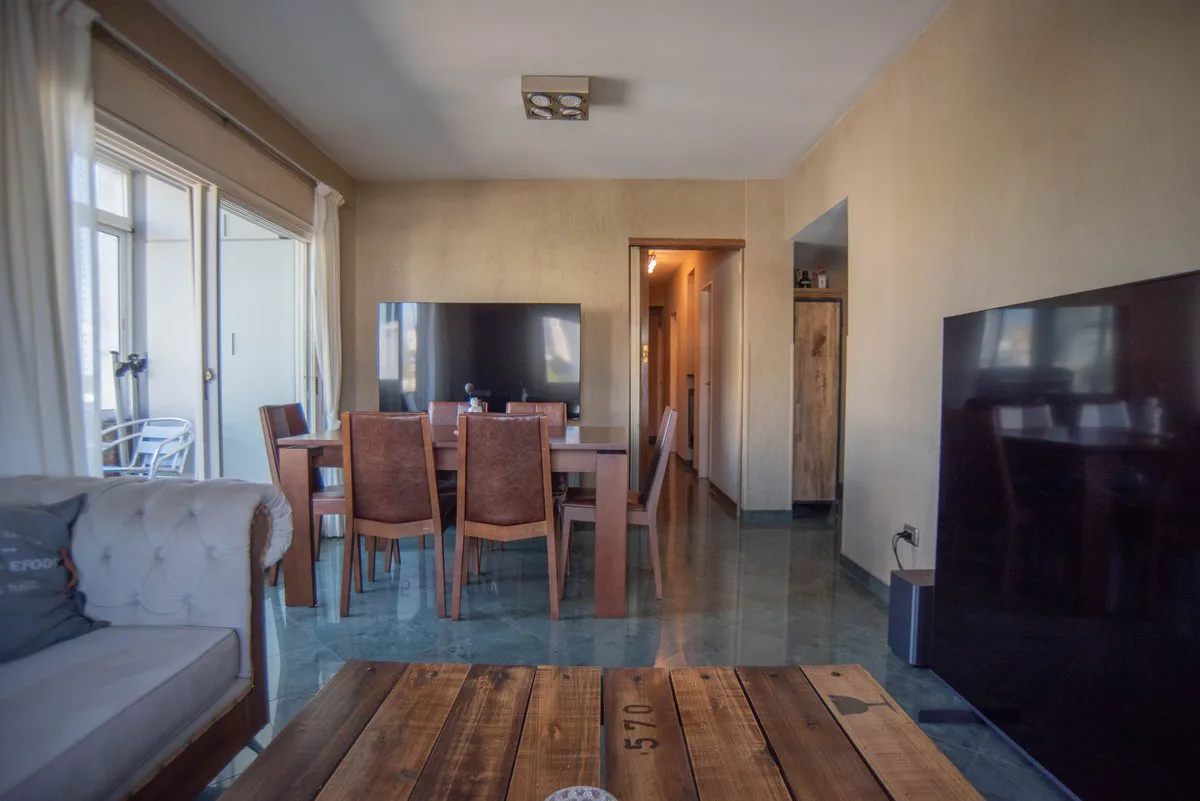 VENTA DEPTO 5 AMB C/BALCON y COCHERA V. CRESPO foto 5