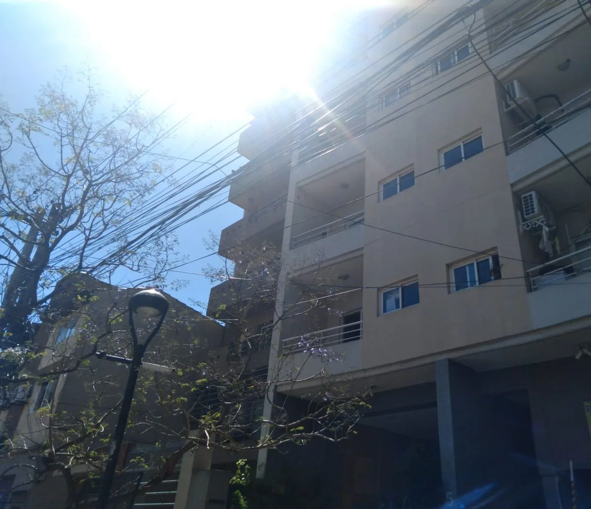 MONOAMBIENTE CON COCHERA Y BALCON EN CASEROS foto 2