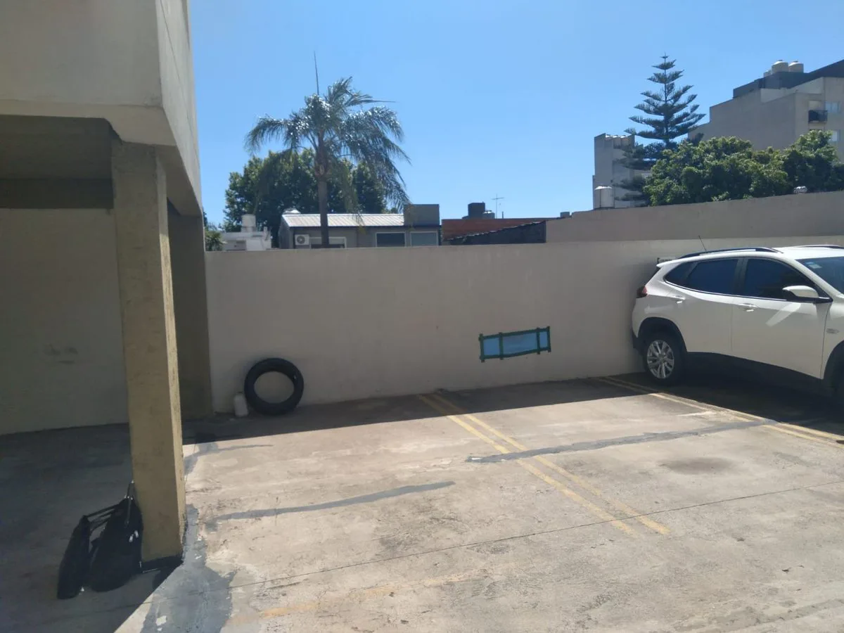 MONOAMBIENTE CON COCHERA Y BALCON EN CASEROS foto 4