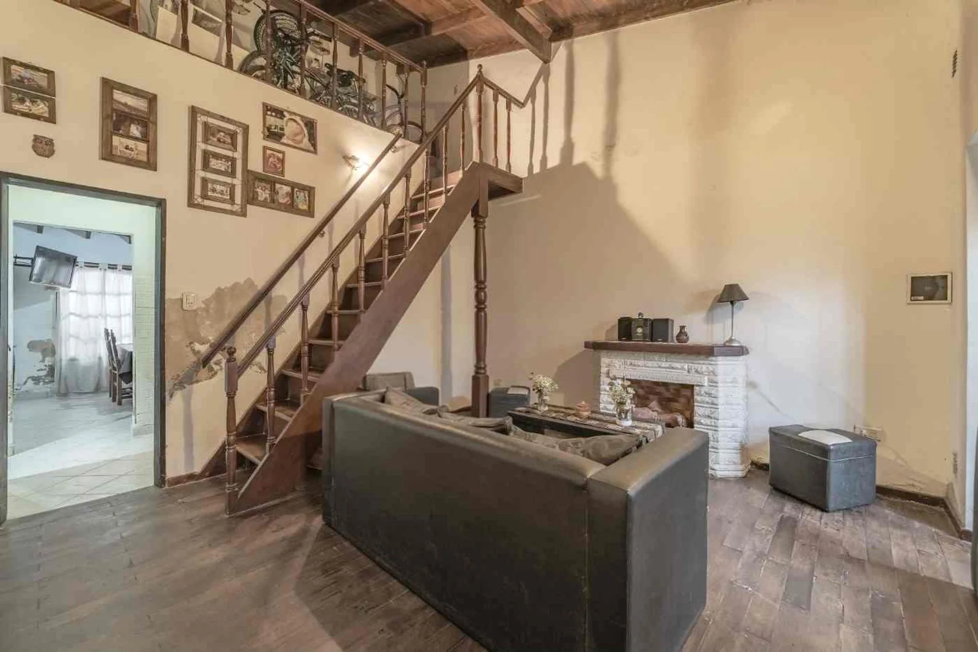 Cómoda casa multifamiliar con cochera y patio foto 5