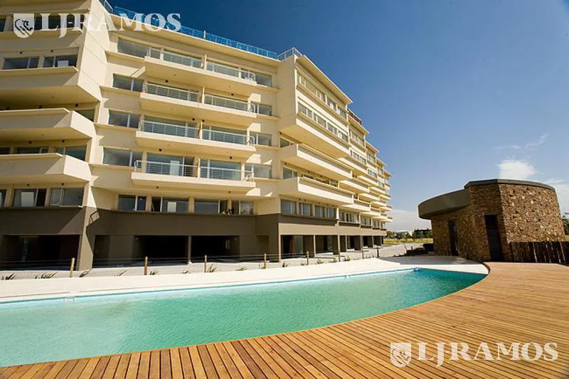 Departamento  de 3 ambientes en venta  en Praia - Nordelta foto 2