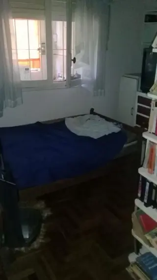 EXCELENTE PROPIEDAD DE CUATRO AMBIENTES CON GARAGE PATIO Y FONDO LIBRE foto 2