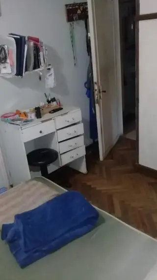 EXCELENTE PROPIEDAD DE CUATRO AMBIENTES CON GARAGE PATIO Y FONDO LIBRE foto 3