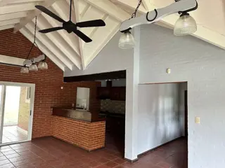 Venta de casa en Echeverría del lago de 4 amb, con piscina- Canning foto 1