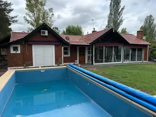 Venta de casa en Echeverría del lago de 4 amb, con piscina- Canning foto 3