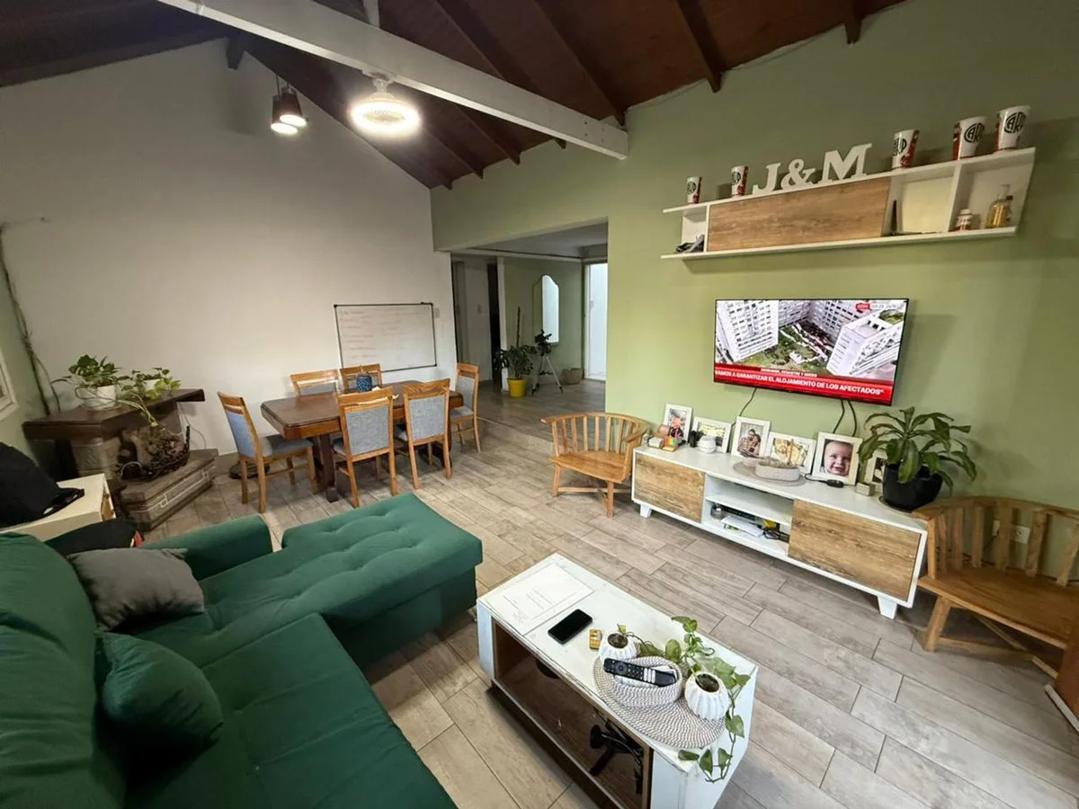 Chalet 6 amb c/ depto patio y cochera Monte Grande foto 3