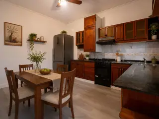 VENTA CASA 3 AMB DOBLE LOTE VILLA LUZURIAGA foto 2