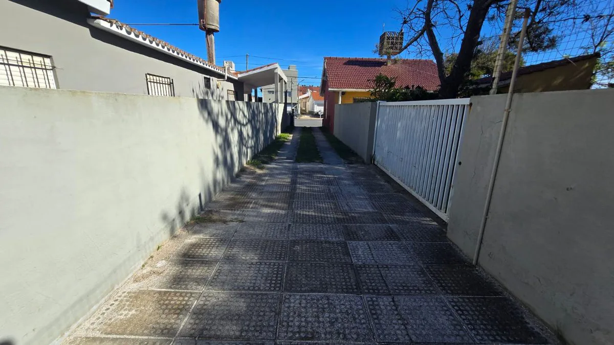 DEPARTAMENTO VENTA EN MAR DEL TUYU CON GARAGE foto 3