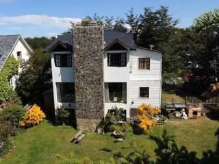Hermosa Casa + Terreno 430 m2 céntrico en Ushuaia foto 1