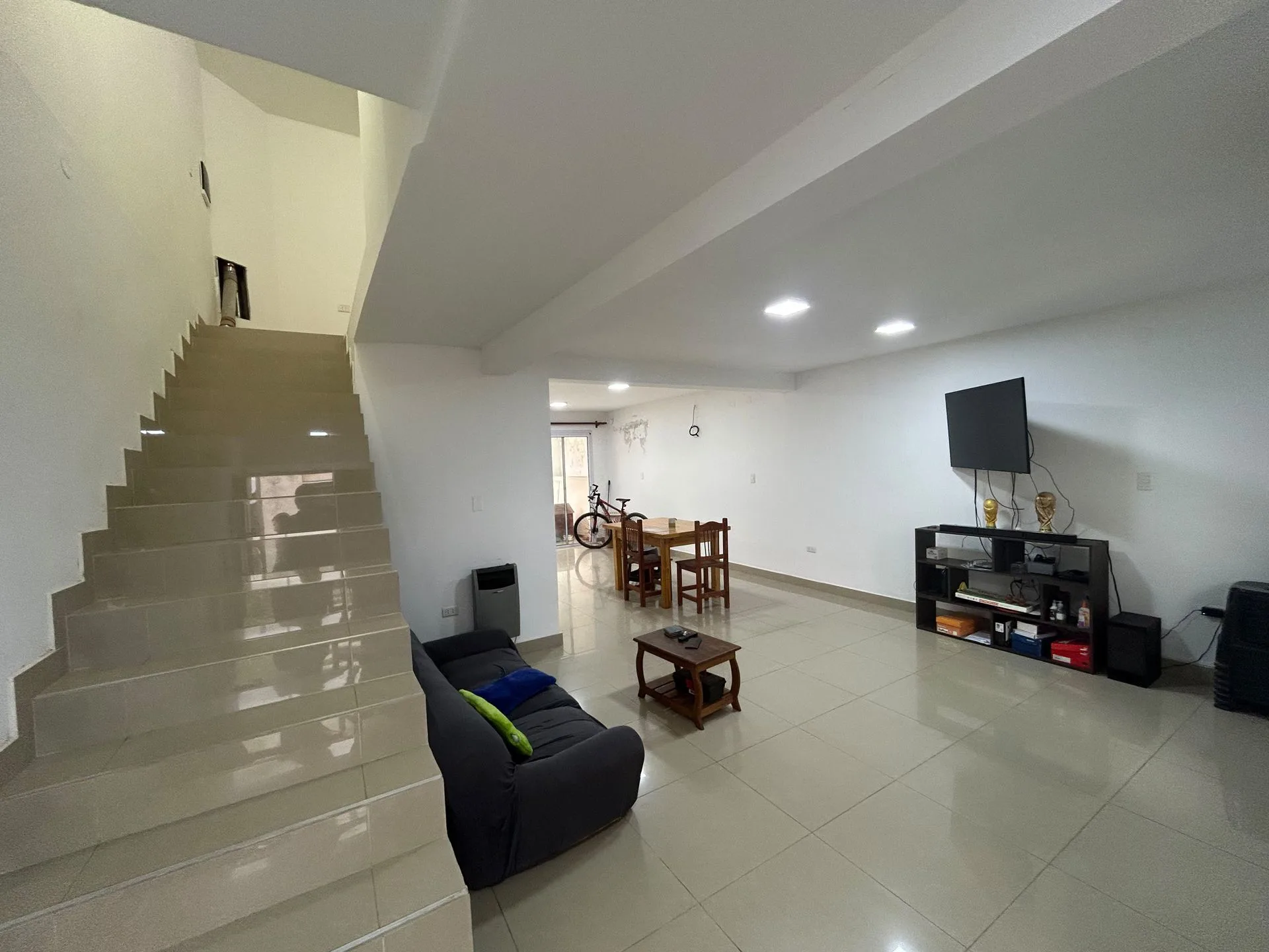 Venta duplex Estacion Alvarado pileta y cochera foto 3