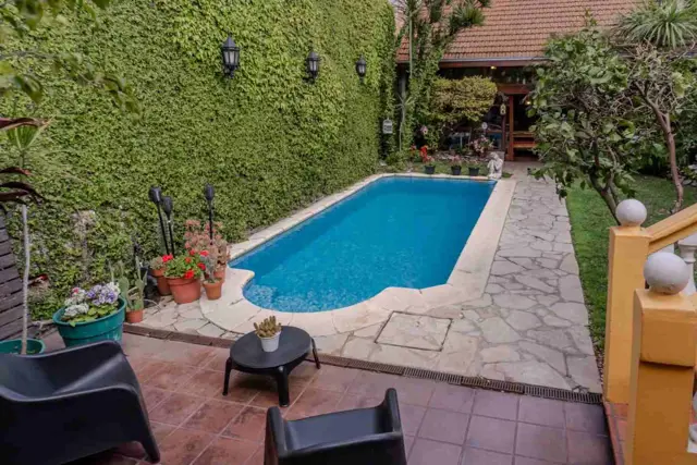 VENTA CASA 5 AMB C/ PILETA, QUINCHO Y COCHERA