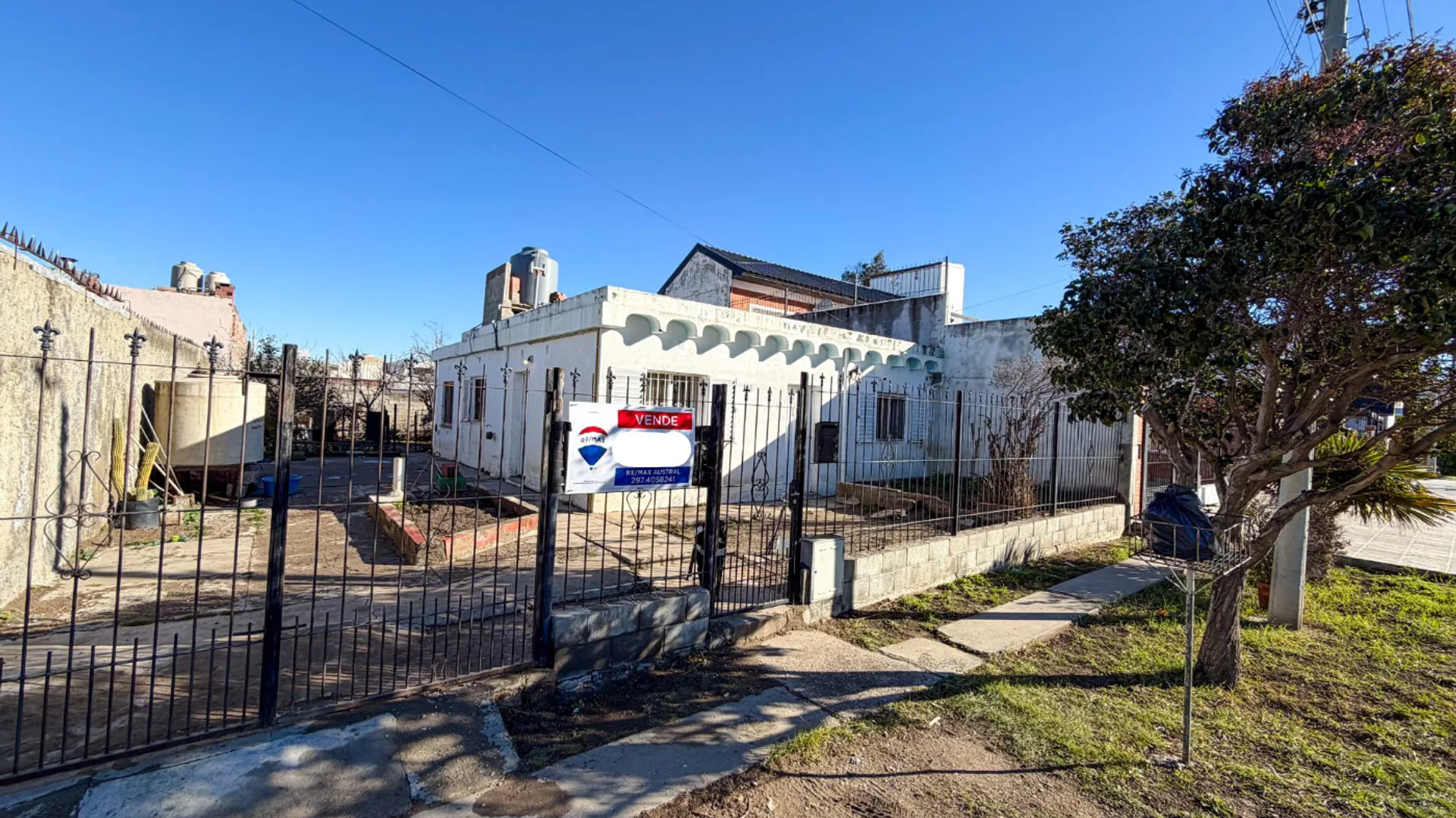 RETASADO - CASA 3 DORMITORIOS A MTS DE AV. CANADA
