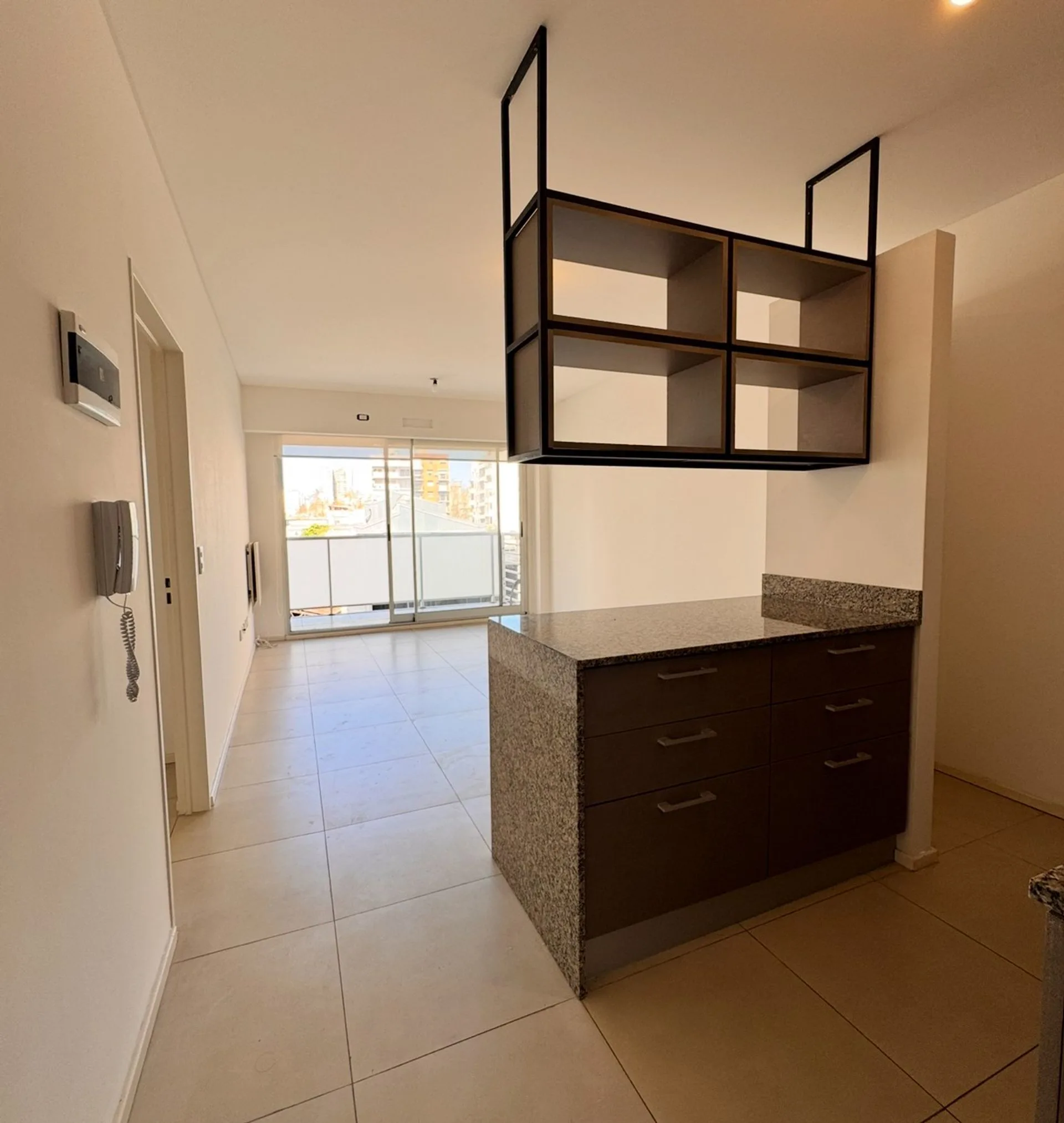DEPARTAMENTO 2 AMBIENTES VENTA BALCÓN COCHERA AMEN foto 2