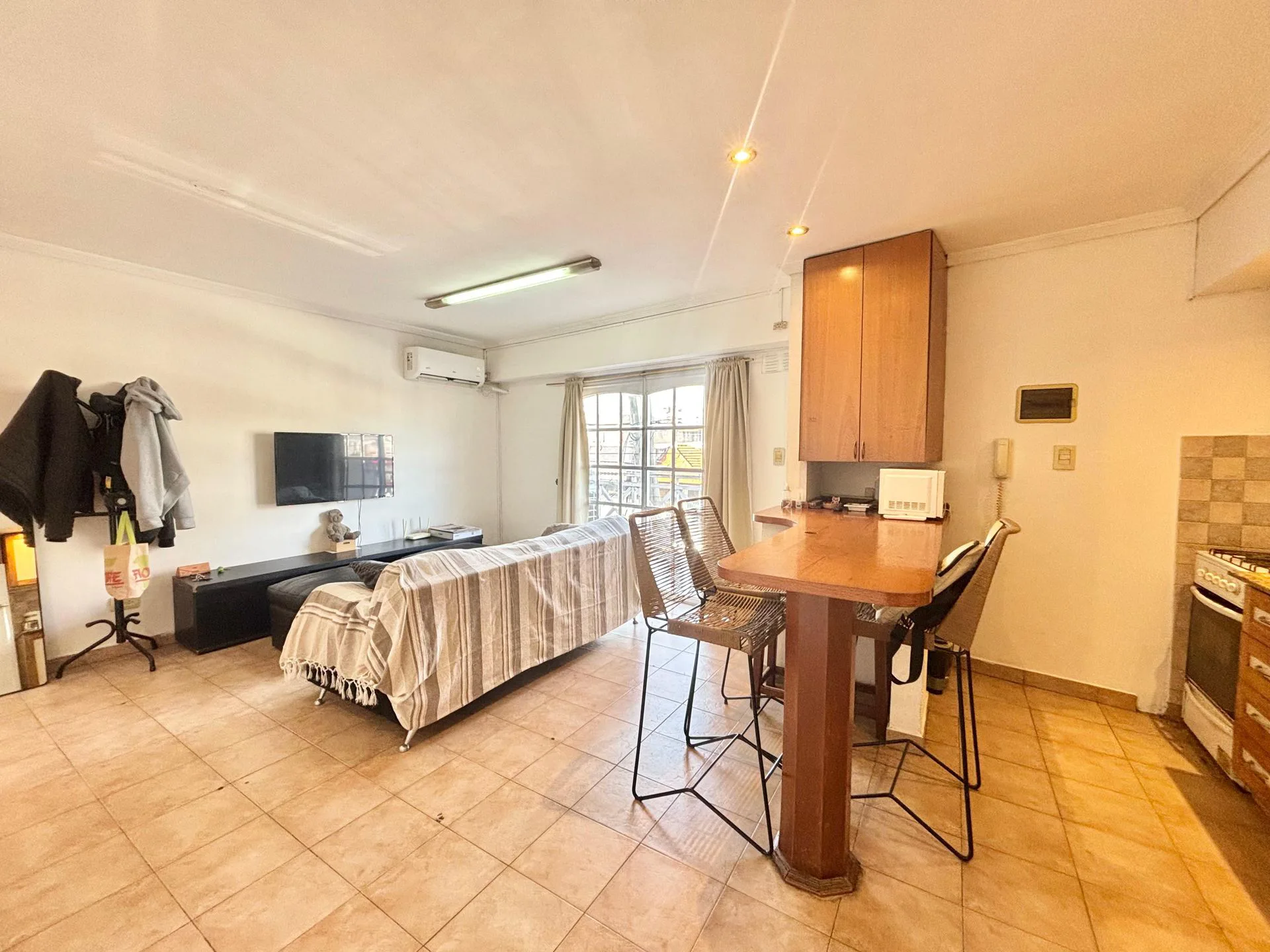VENTA DEPTO 2 AMB + VESTIDOR + BALCON LANUS OESTE foto 2