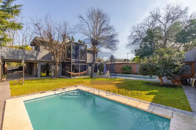 VENTA CASA 5 AMBIENTES DISEÑO CANNING CN 2 PISCINAS HIDROMASAJE GALERIA PARRILLA JARDIN