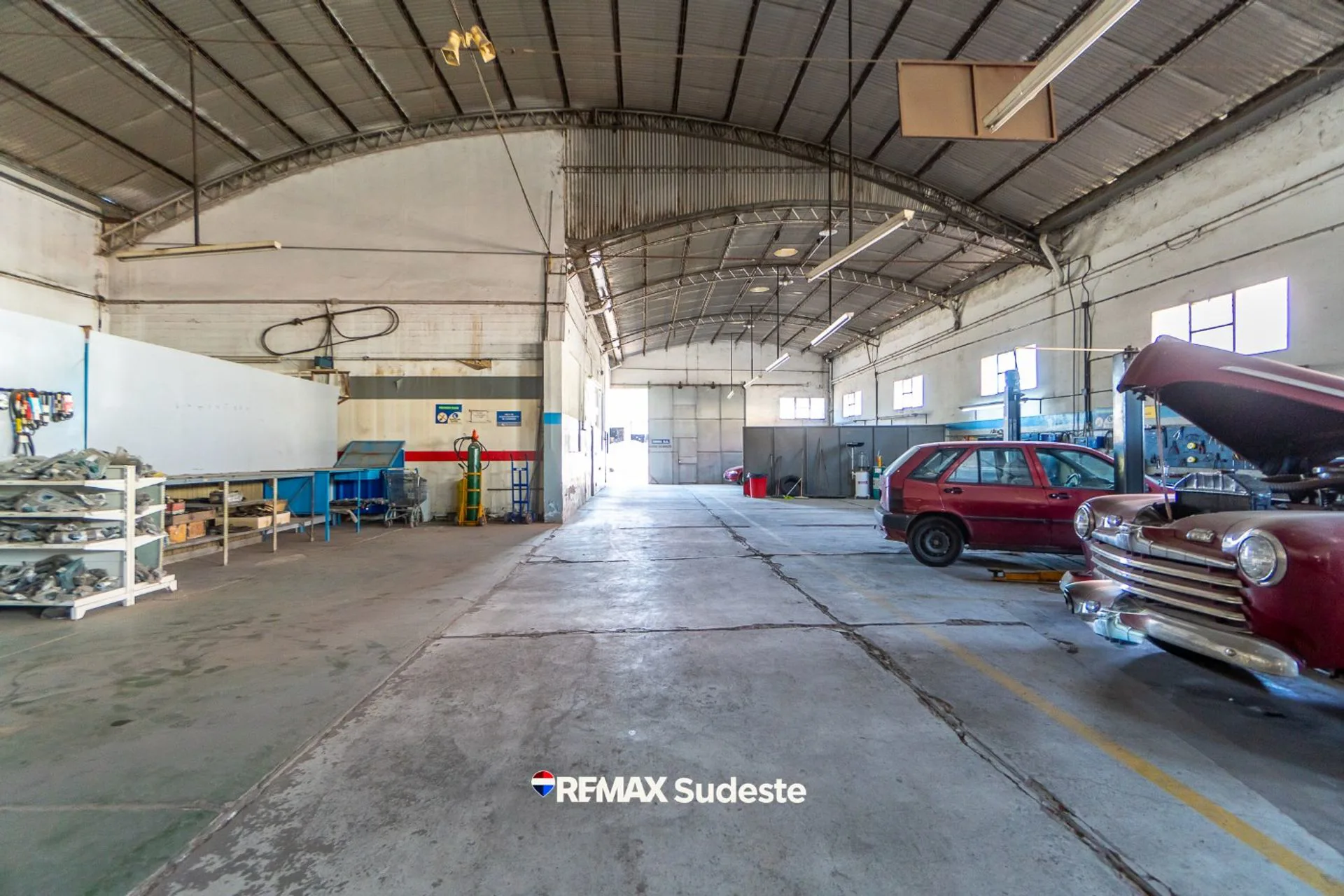 Venta Inmueble comercial con taller y departamento foto 3