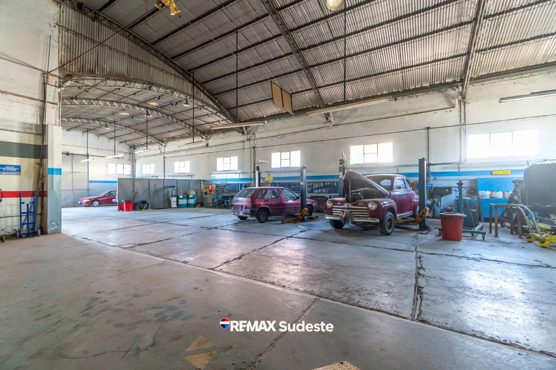 Venta Inmueble comercial con taller y departamento foto 4