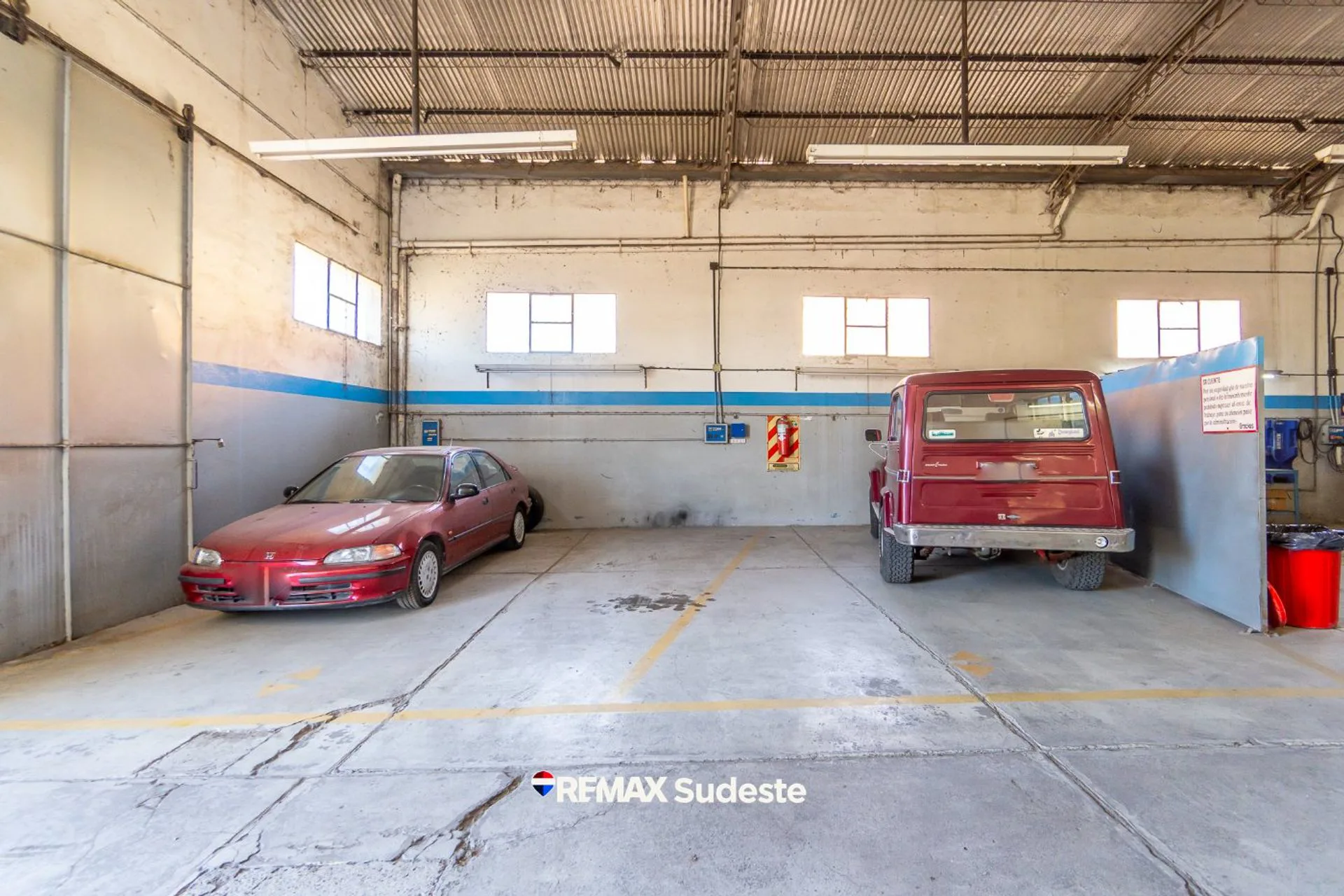 Venta Inmueble comercial con taller y departamento foto 5