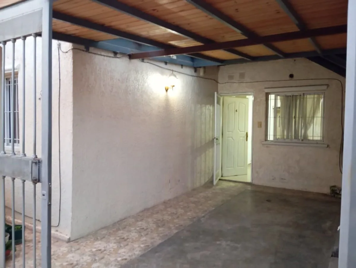 DEPARTAMENTO DE 2 DORMITORIOS. RIVADAVIA foto 3