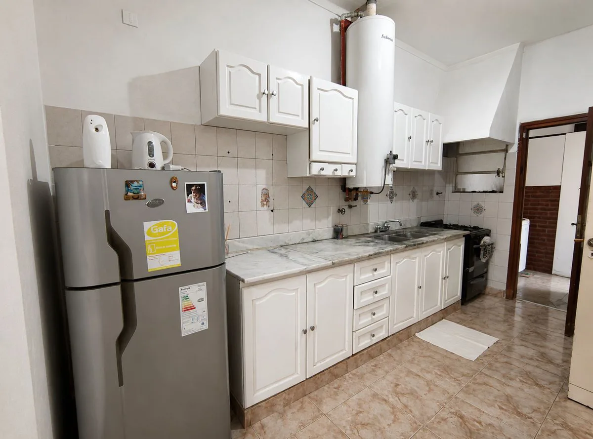 CASA EN VENTA 3 AMB, QUINCHO Y GARAGE DOBLE foto 4