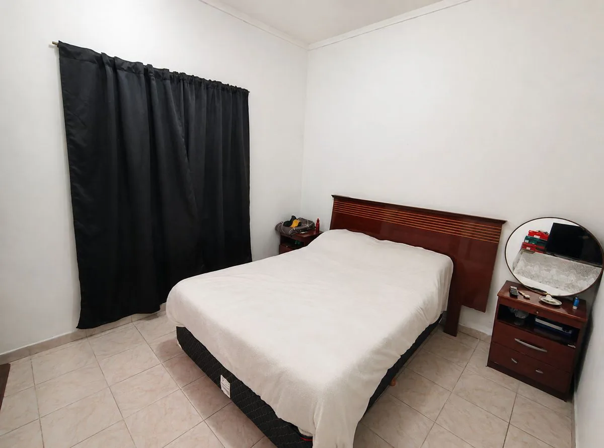 CASA EN VENTA 3 AMB, QUINCHO Y GARAGE DOBLE foto 5