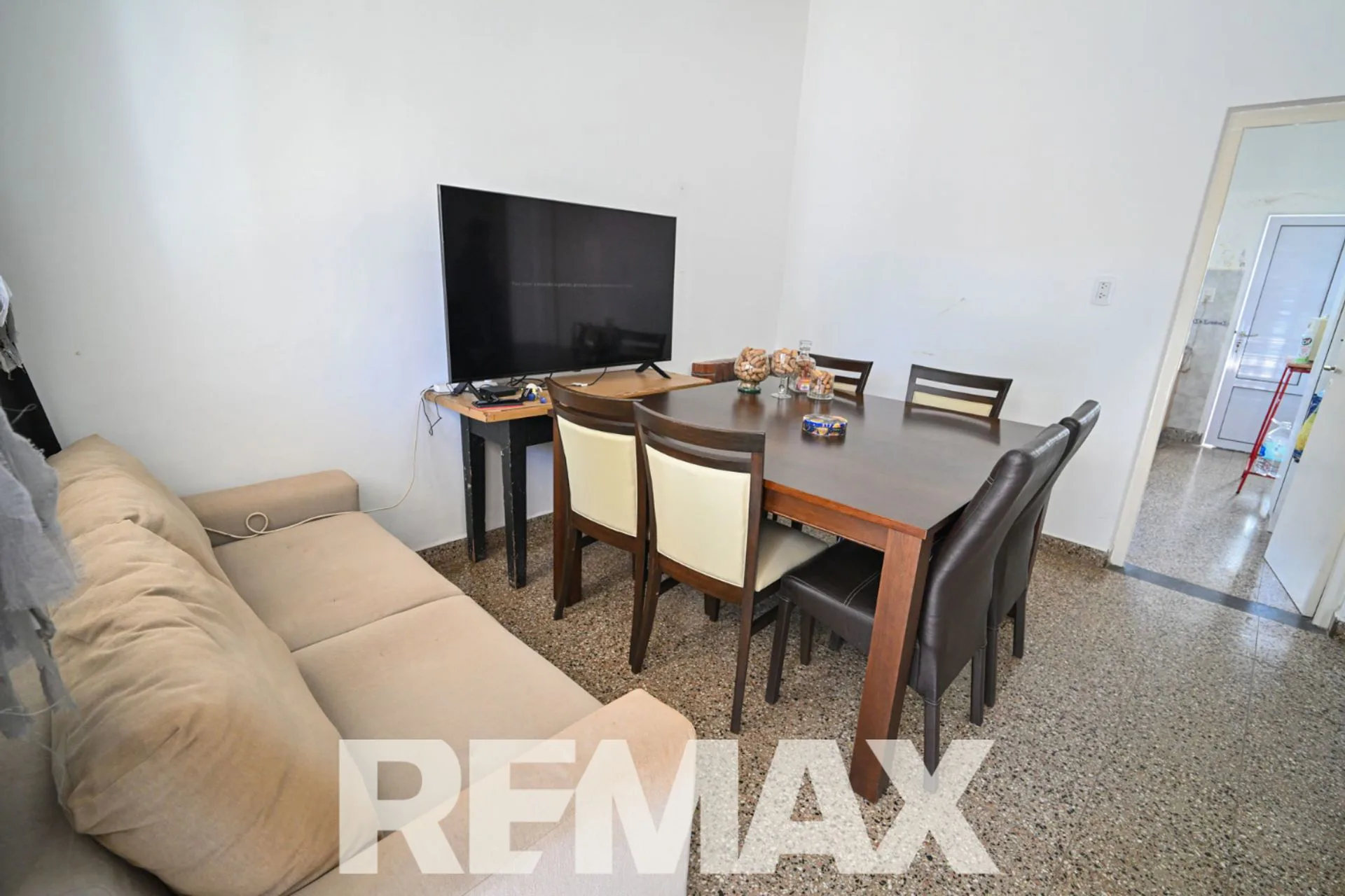 SE VENDE Casa 2 Dormitorios - Barrio Norte foto 3