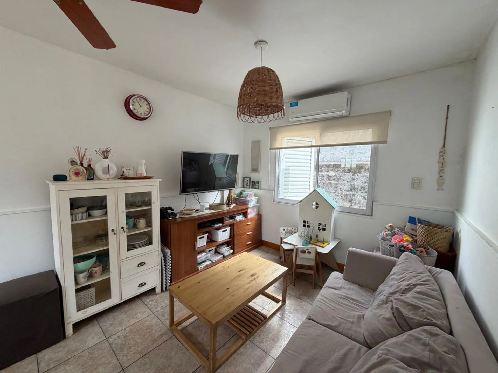 CASA EN VENTA 2 DORMITORIOS CON COCHERA - CENTRO foto 3