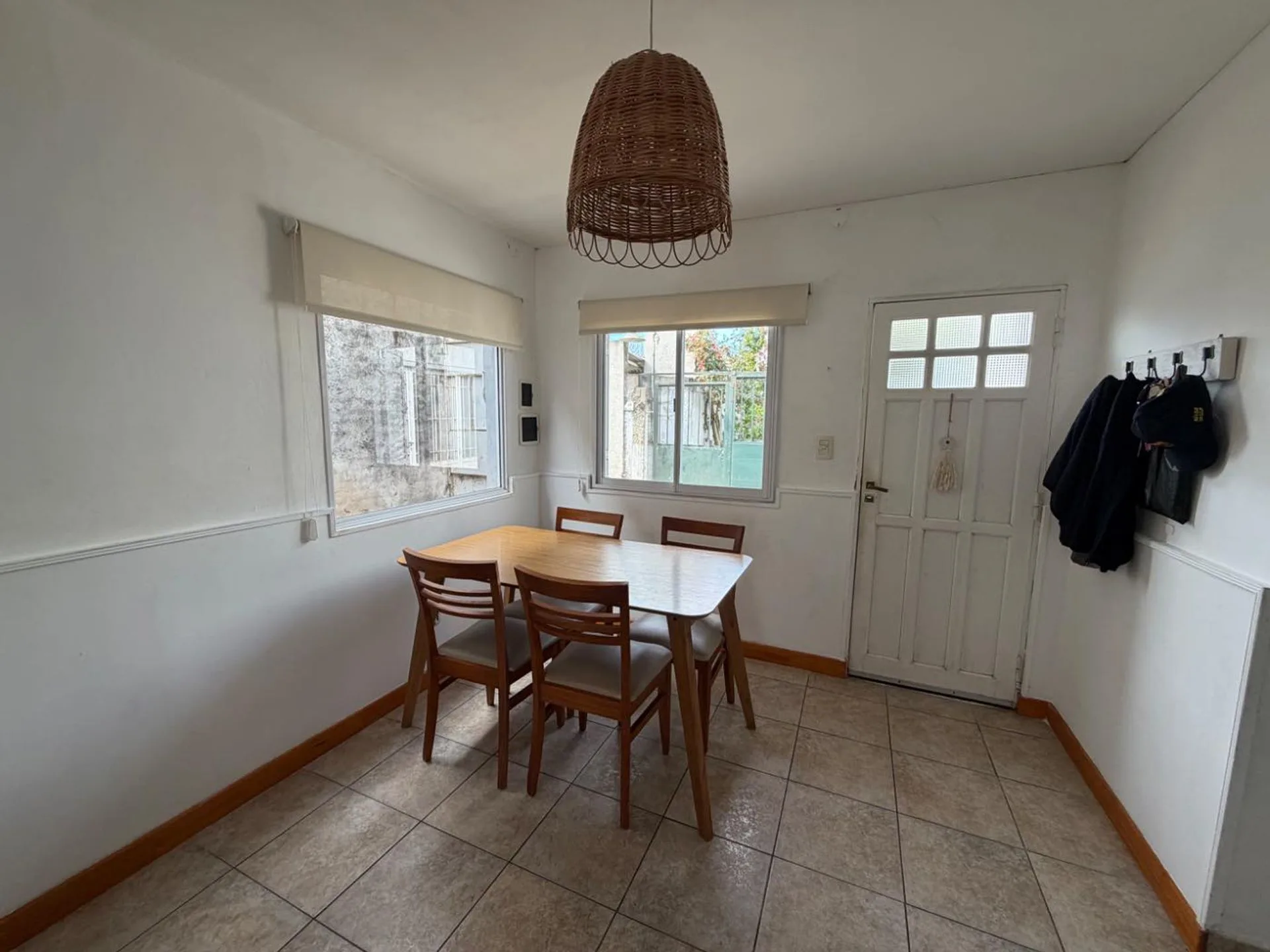 CASA EN VENTA 2 DORMITORIOS CON COCHERA - CENTRO foto 4