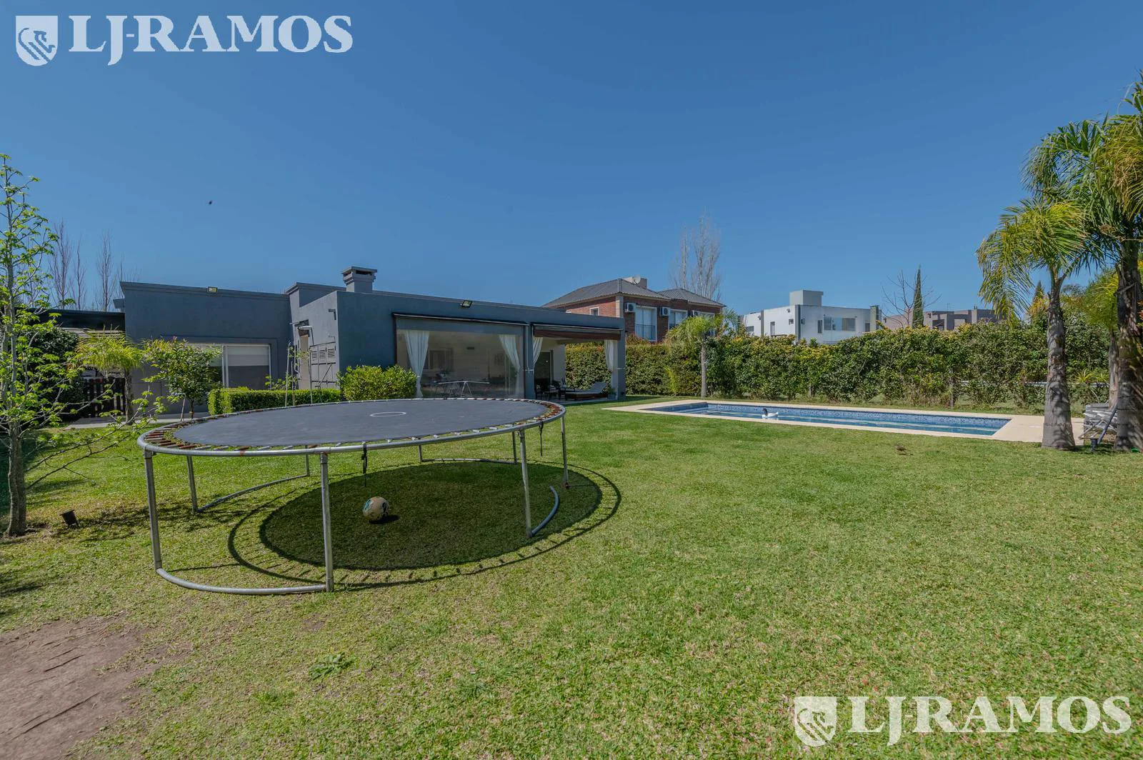 LOTE INTERNO. 3 DORMITORIOS y ESCRITORIO. IMPECABLE. foto 2