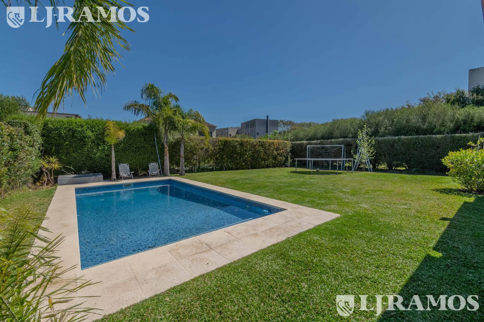 LOTE INTERNO. 3 DORMITORIOS y ESCRITORIO. IMPECABLE. foto 3