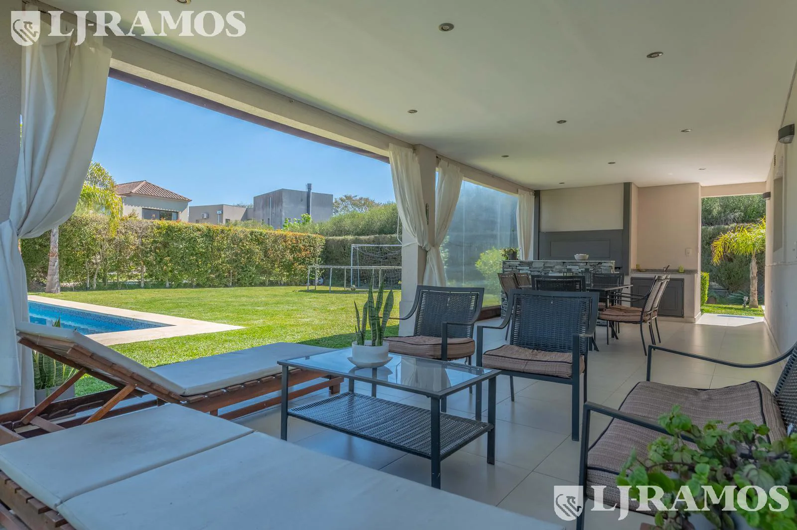 LOTE INTERNO. 3 DORMITORIOS y ESCRITORIO. IMPECABLE. foto 4