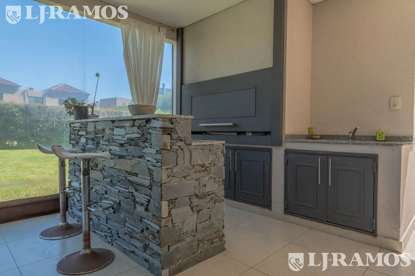 LOTE INTERNO. 3 DORMITORIOS y ESCRITORIO. IMPECABLE. foto 5