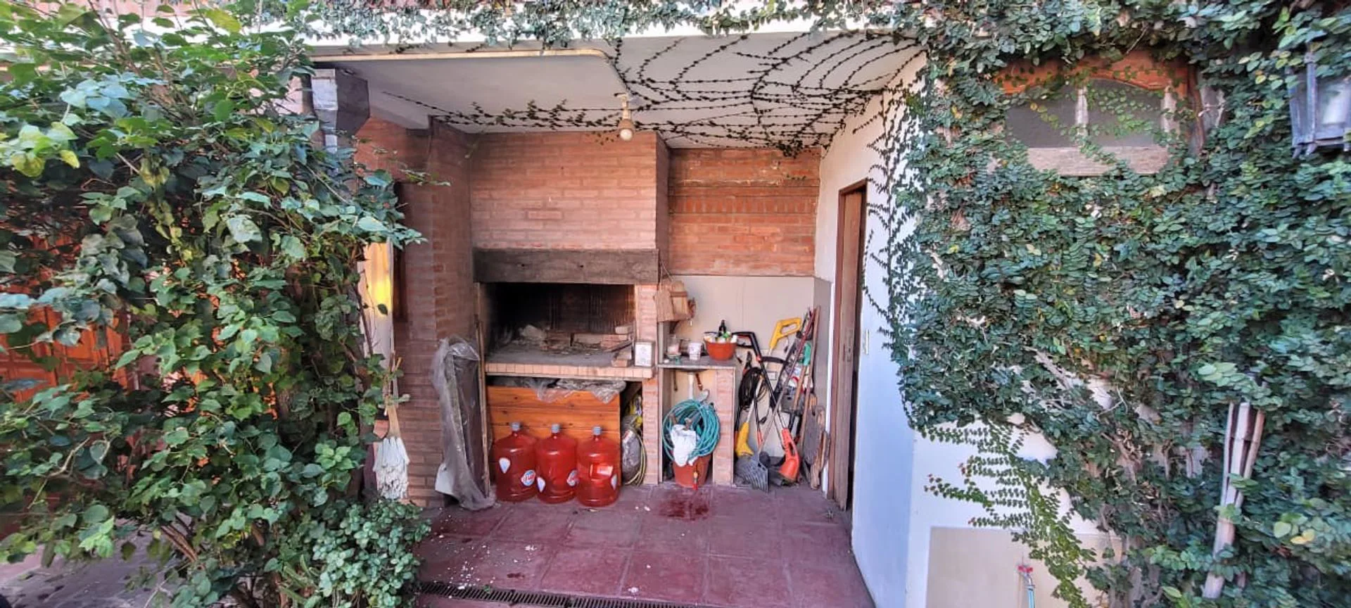CASA 4 AMBIENTES ,TERRAZA Y COCHERA CUBIERTA foto 4