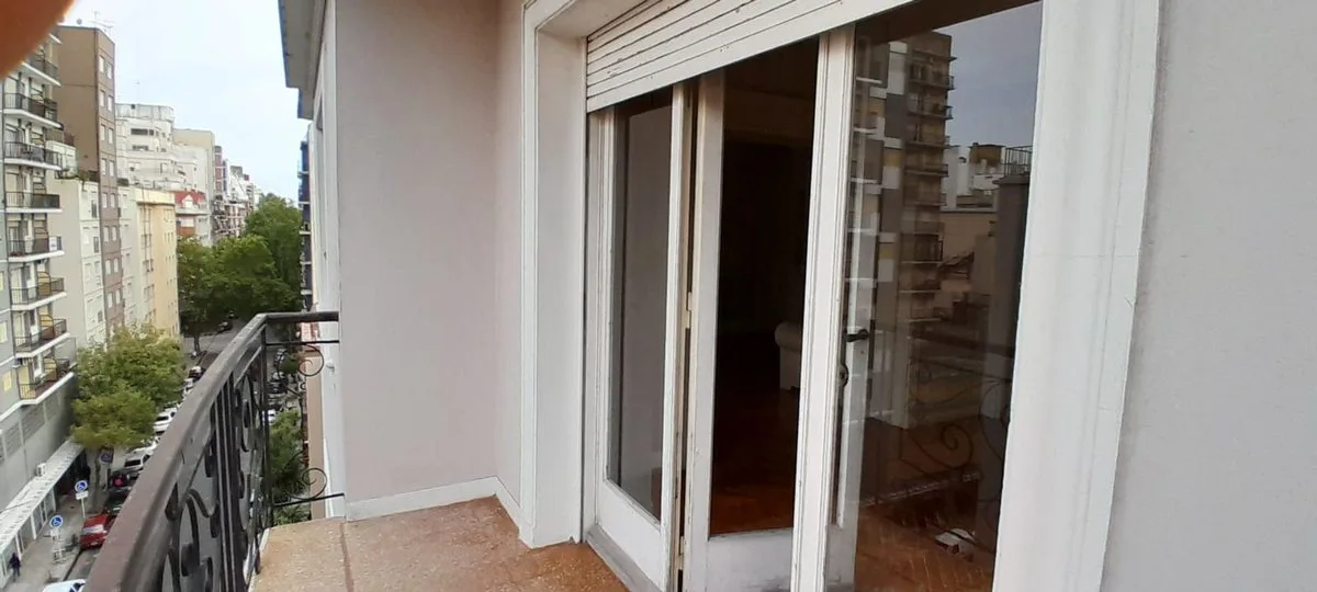 VENTA SEMIPISO 4 AMB + DEP. Y COCHERA - CENTRO foto 3